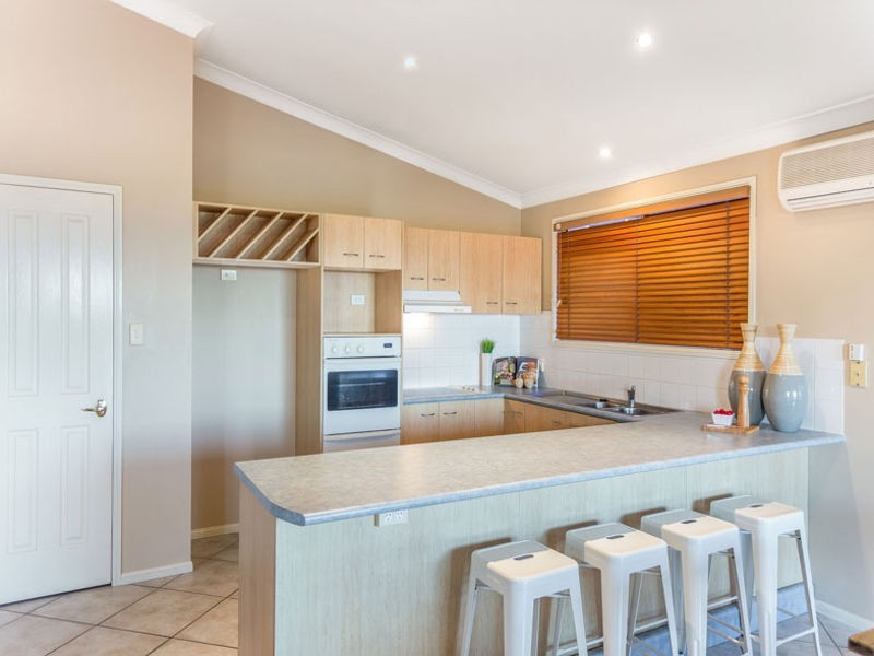 63 Gordon Pde, Manly QLD 4179