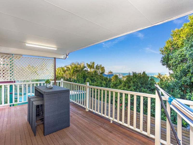 63 Gordon Pde, Manly QLD 4179