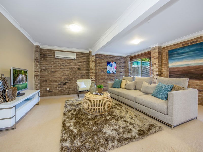 63 Gordon Pde, Manly QLD 4179