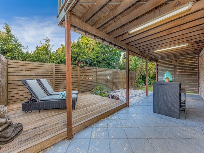 63 Gordon Pde, Manly QLD 4179