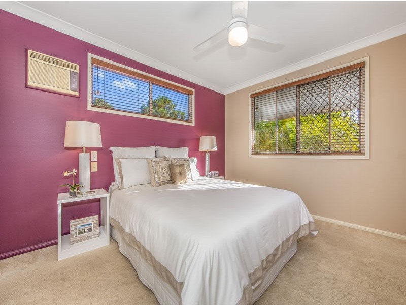 63 Gordon Pde, Manly QLD 4179