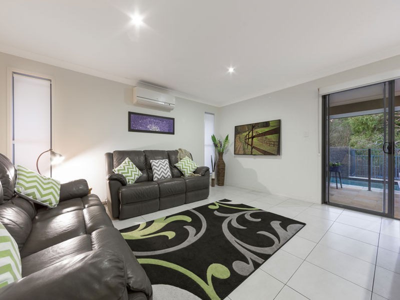 29 Worchester Crescent, Wakerley QLD 4154