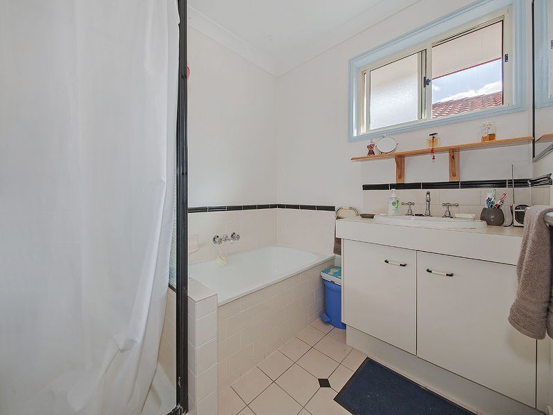17 Faine St, Manly West QLD 4179