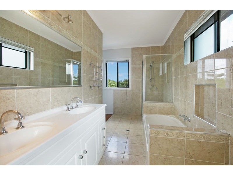 35 Wondall Rd, Wynnum West QLD 4178