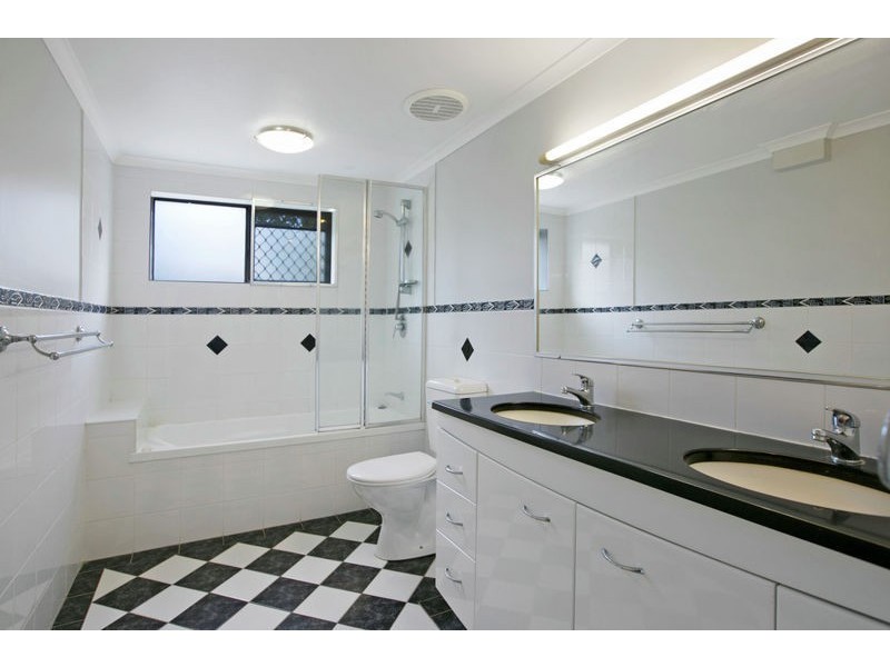 35 Wondall Rd, Wynnum West QLD 4178