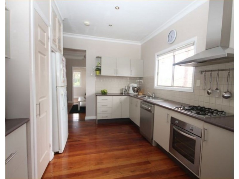 112 Wynnum North Road, Wynnum QLD 4178