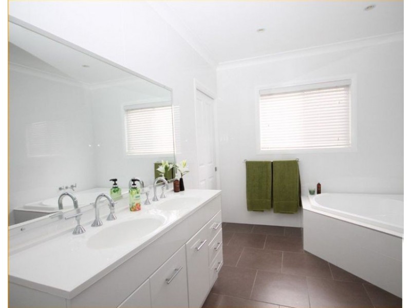 112 Wynnum North Road, Wynnum QLD 4178
