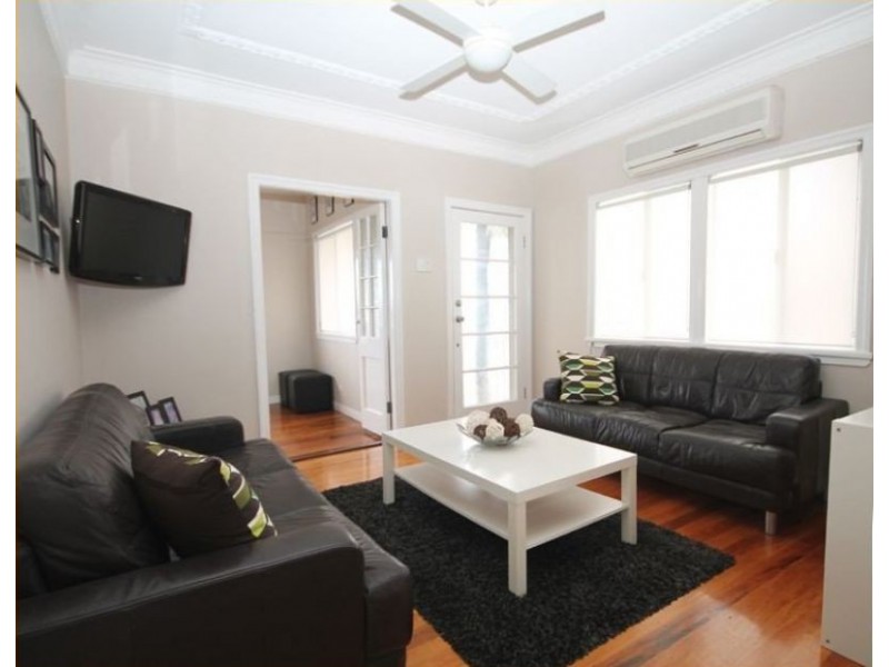 112 Wynnum North Road, Wynnum QLD 4178