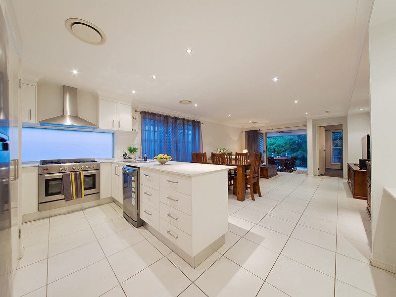 37 Worchester Crescent, Wakerley QLD 4154