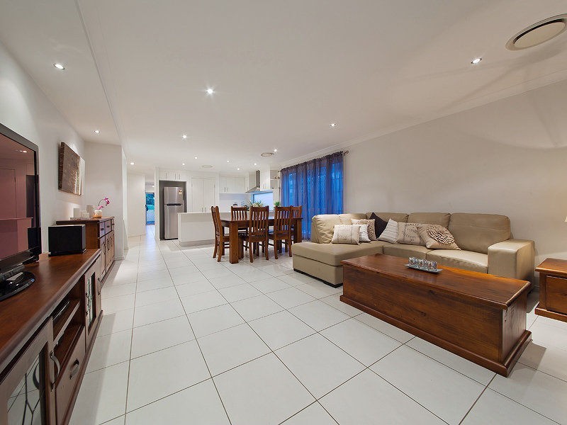 37 Worchester Crescent, Wakerley QLD 4154