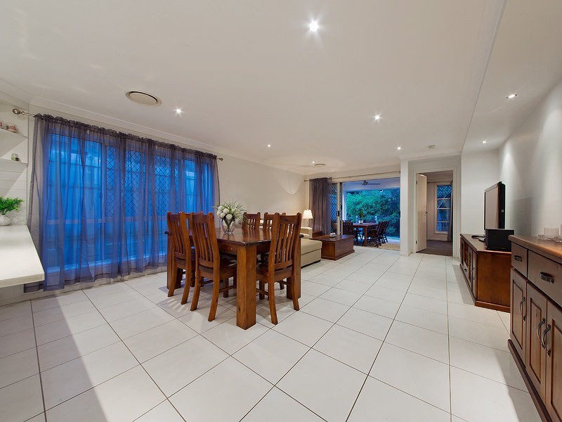 37 Worchester Crescent, Wakerley QLD 4154