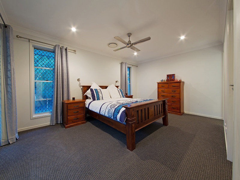 37 Worchester Crescent, Wakerley QLD 4154