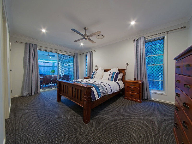 37 Worchester Crescent, Wakerley QLD 4154