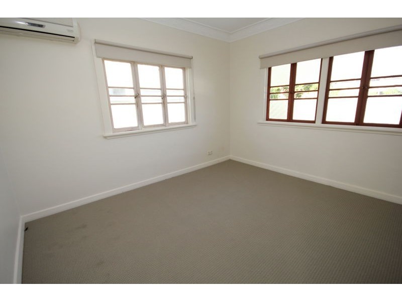 43 Agnes Street, Wynnum QLD 4178