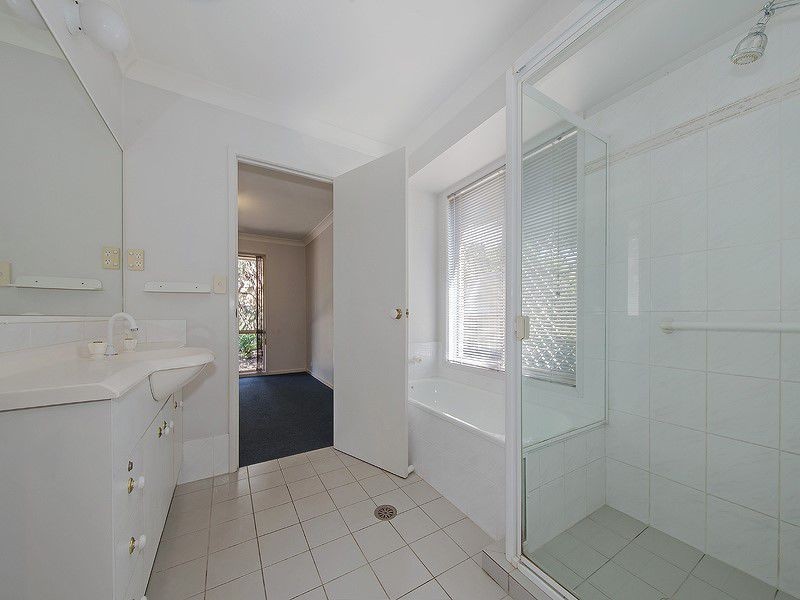 1 Mitchell Place, Belmont QLD 4153