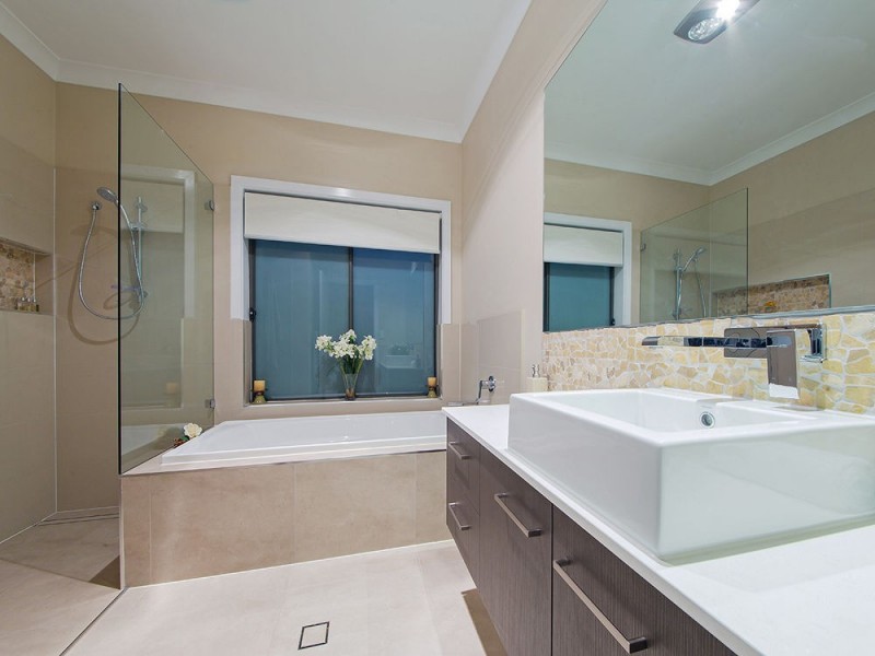 3 Lydia Pl, Wakerley QLD 4154