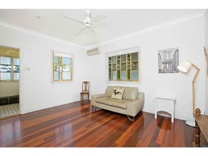 325 Preston Rd, Wynnum West QLD 4178