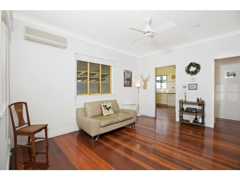 325 Preston Rd, Wynnum West QLD 4178