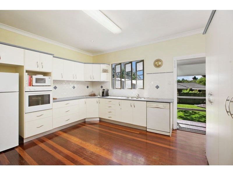325 Preston Rd, Wynnum West QLD 4178