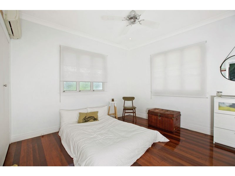 325 Preston Rd, Wynnum West QLD 4178