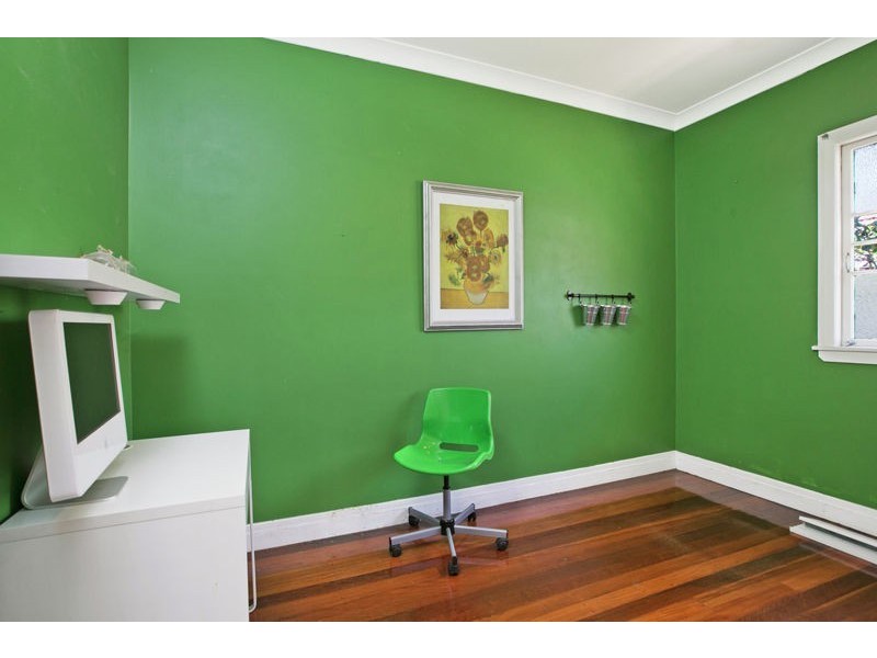 325 Preston Rd, Wynnum West QLD 4178