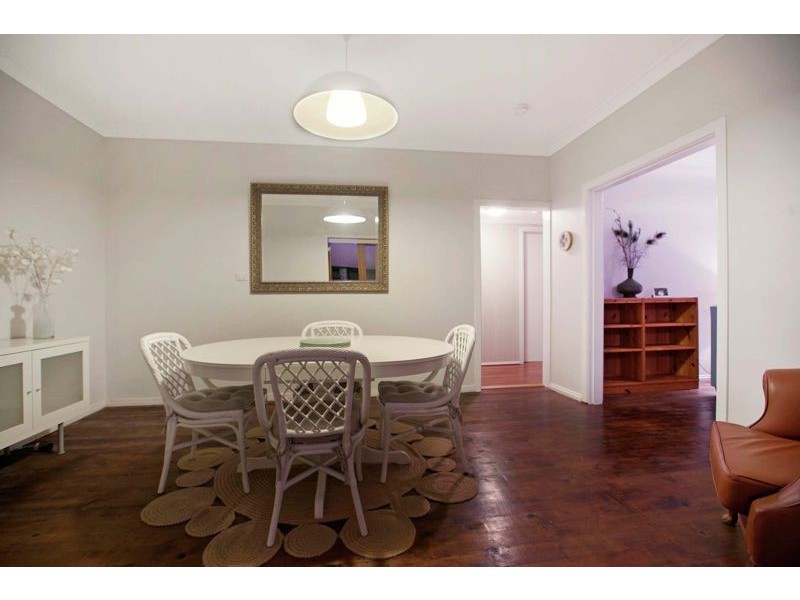 64 Cobar Street, Lota QLD 4179