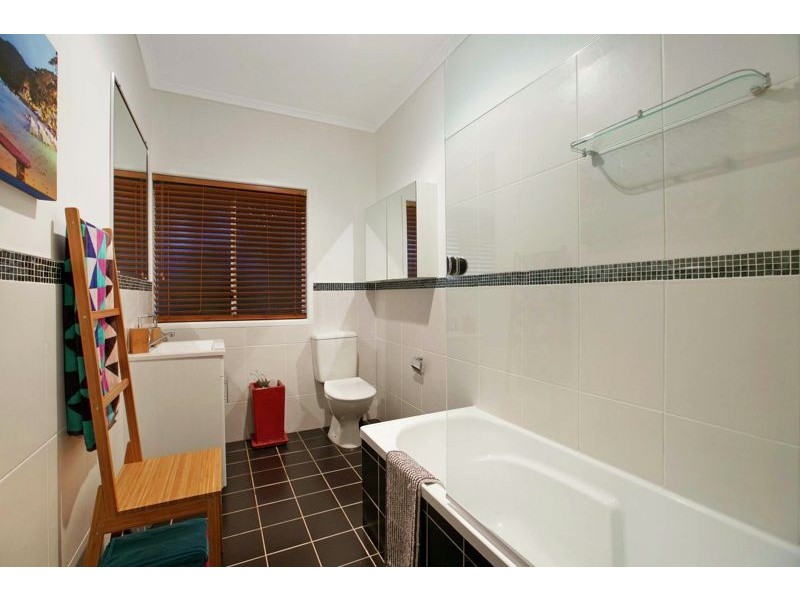 64 Cobar Street, Lota QLD 4179