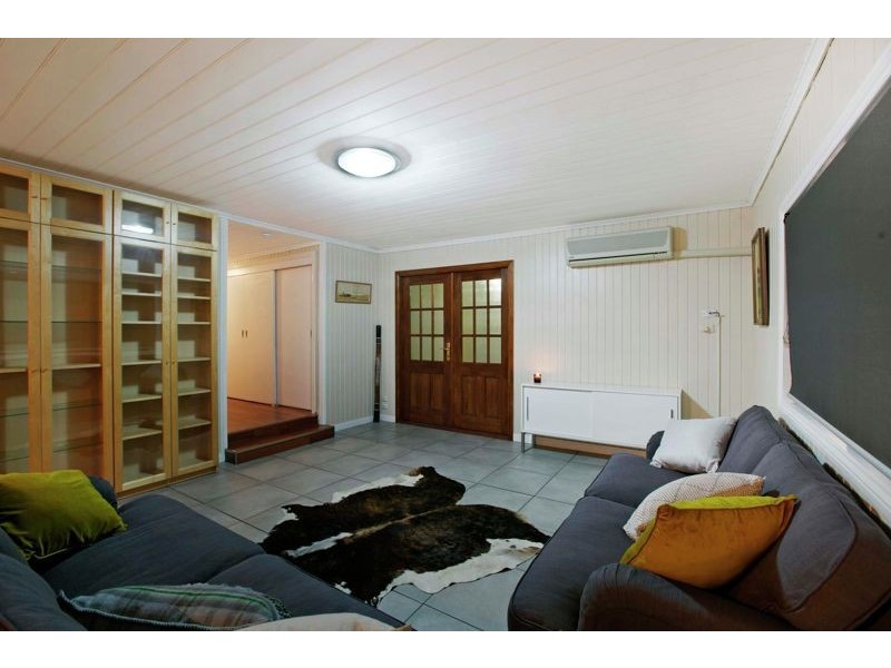 64 Cobar Street, Lota QLD 4179