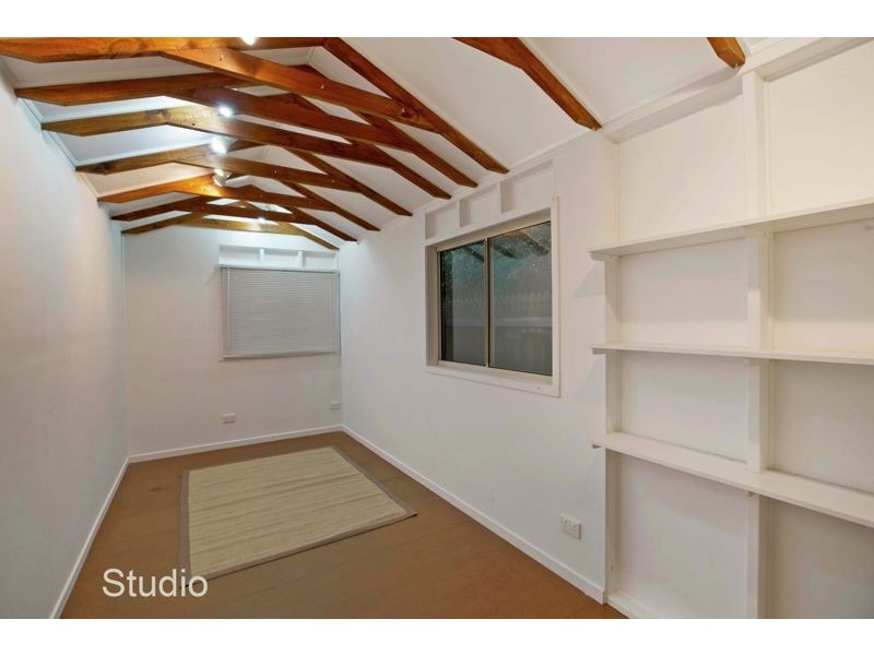 64 Cobar Street, Lota QLD 4179