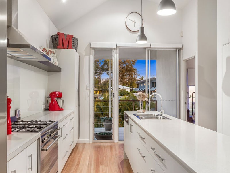 813 Esplanade, Lota QLD 4179