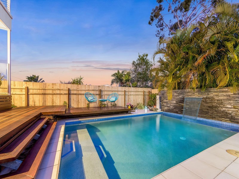 813 Esplanade, Lota QLD 4179