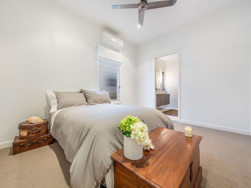 813 Esplanade, Lota QLD 4179