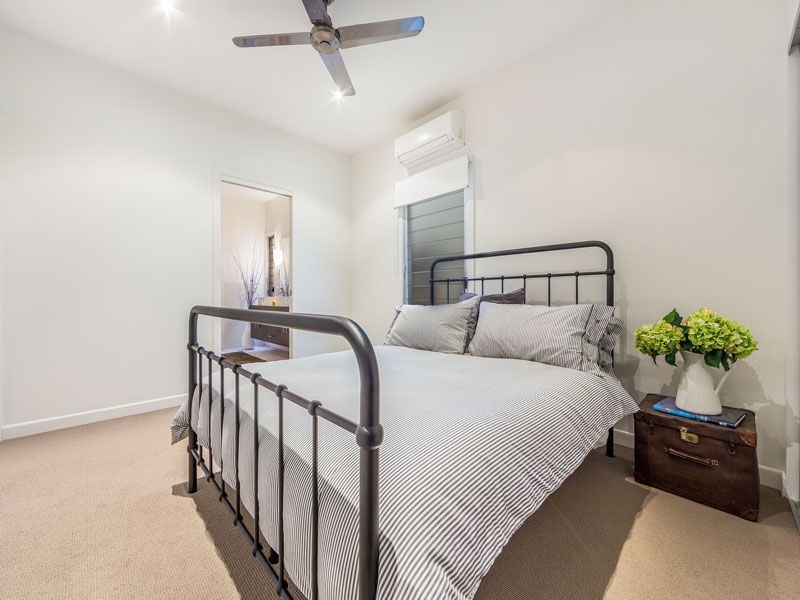 813 Esplanade, Lota QLD 4179