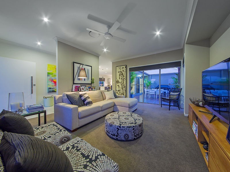 60 Brook St, Wakerley QLD 4154