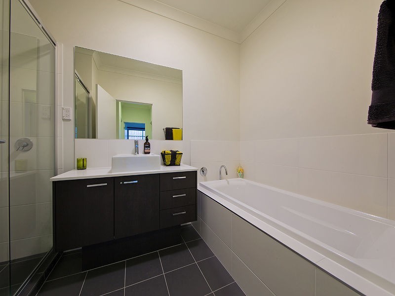 60 Brook St, Wakerley QLD 4154