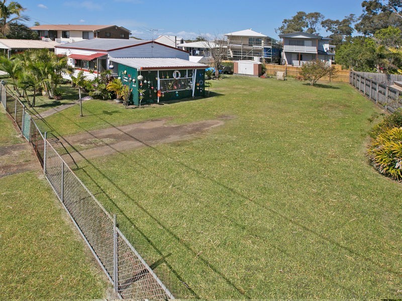 819 Esplanade, Lota QLD 4179