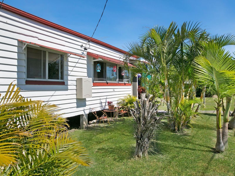 819 Esplanade, Lota QLD 4179