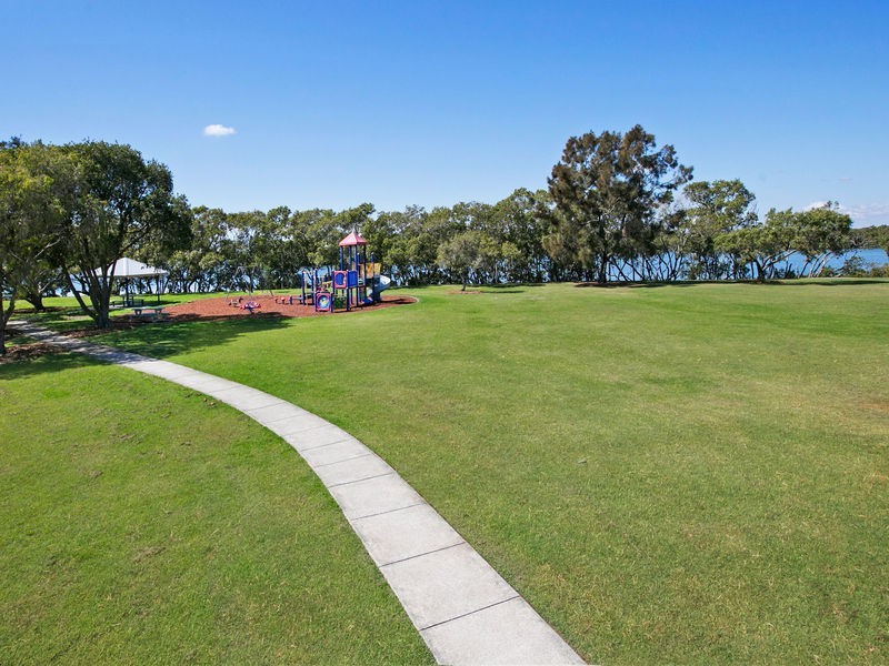 819 Esplanade, Lota QLD 4179