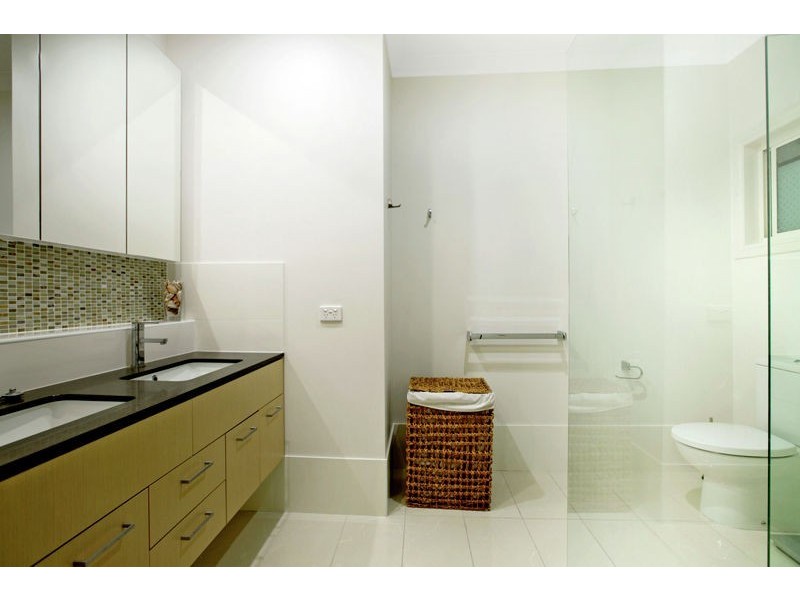 49 Picton Pde, Wynnum QLD 4178