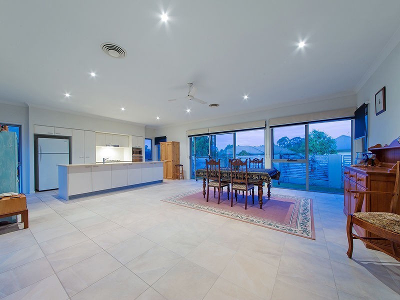 8 Franklin St, Wakerley QLD 4154