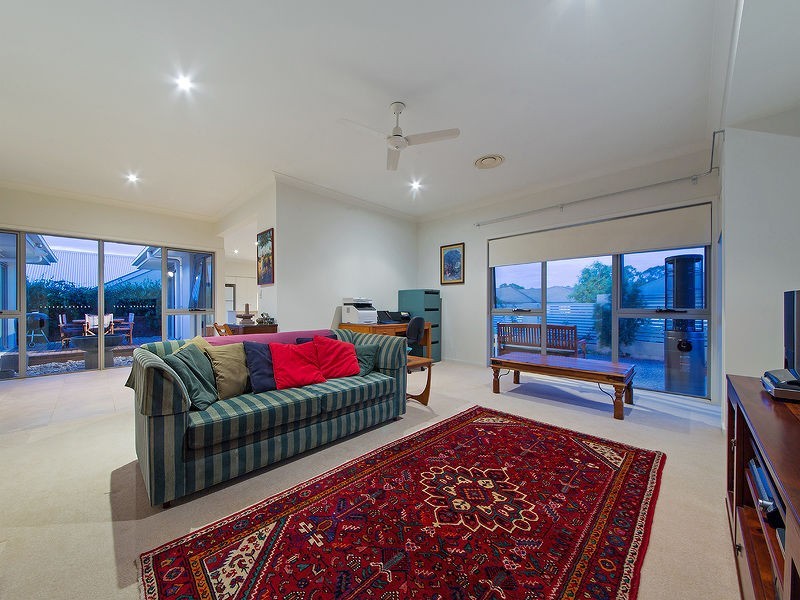 8 Franklin St, Wakerley QLD 4154