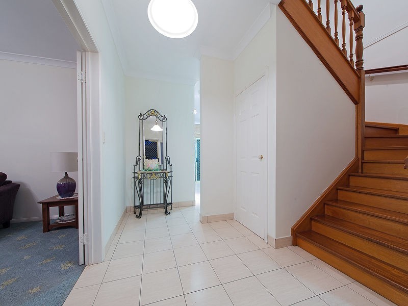 2 Iona Close, Belmont QLD 4153