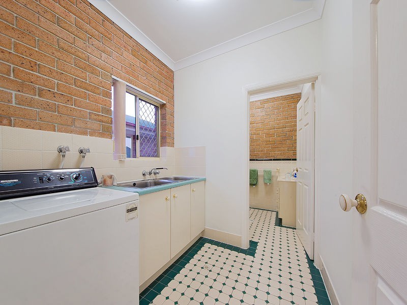 2 Iona Close, Belmont QLD 4153