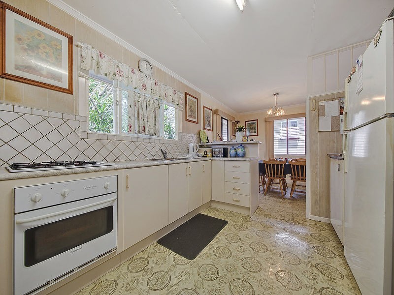 32 Bulgin Ave, Wynnum West QLD 4178