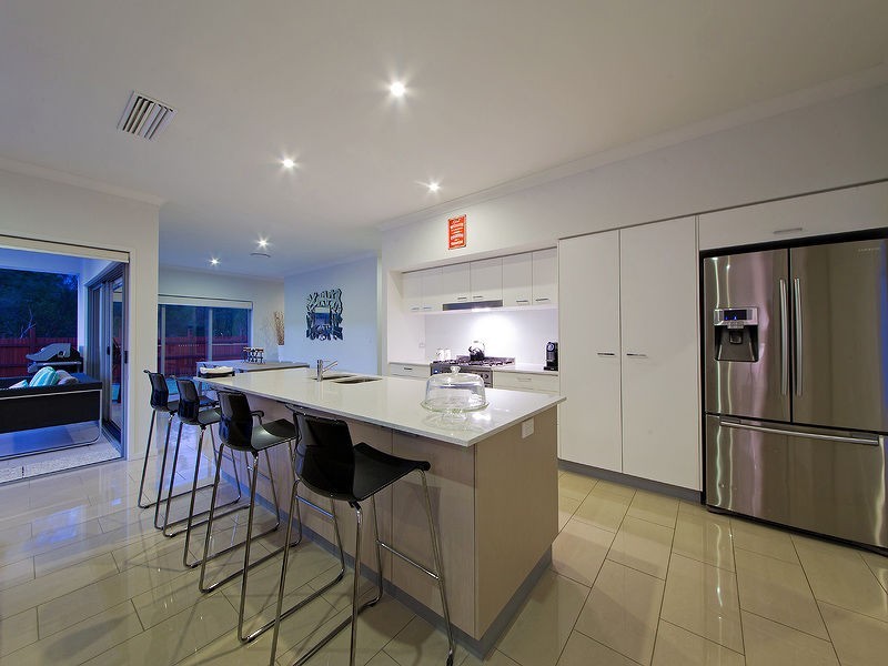 67 Watervale Pde, Wakerley QLD 4154