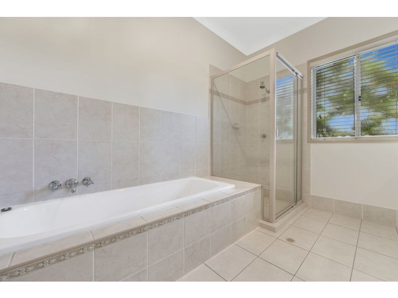 76 BOSWELL TERRACE, Manly QLD 4179