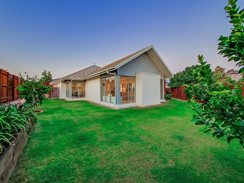4 Thomson Place, Wakerley QLD 4154
