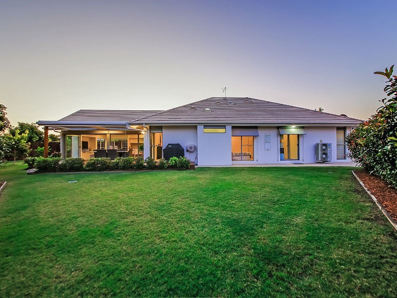 4 Thomson Place, Wakerley QLD 4154