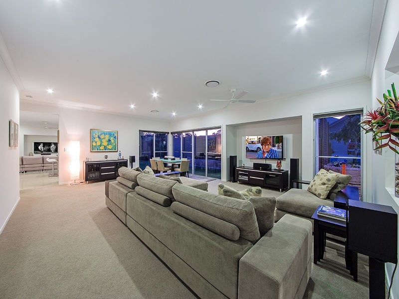 4 Thomson Place, Wakerley QLD 4154