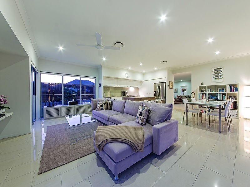 4 Thomson Place, Wakerley QLD 4154